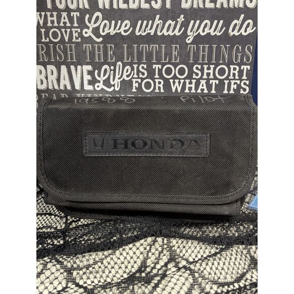 2022 Honda Pilot Owner’s Manual Set OEM | Factory Case | Complete & Mint - Picture 13 of 14